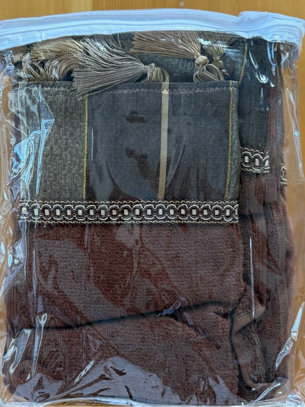 New In Packaging Sherry Kline Chambord Brown Embellished 3-piece Towel Set - Picture 5 of 7